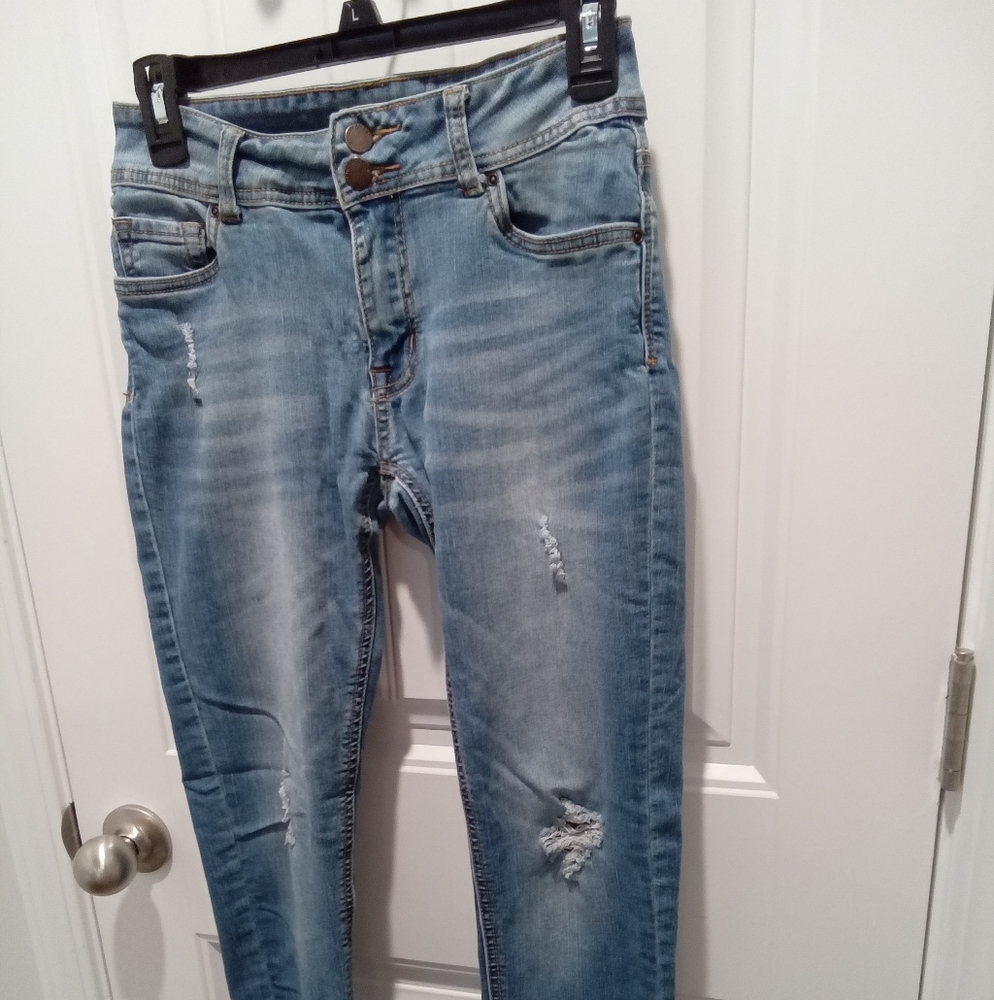 Encore Jeans Juniors Size 7  Distressed Stone Washed Skinny Leg Jeans